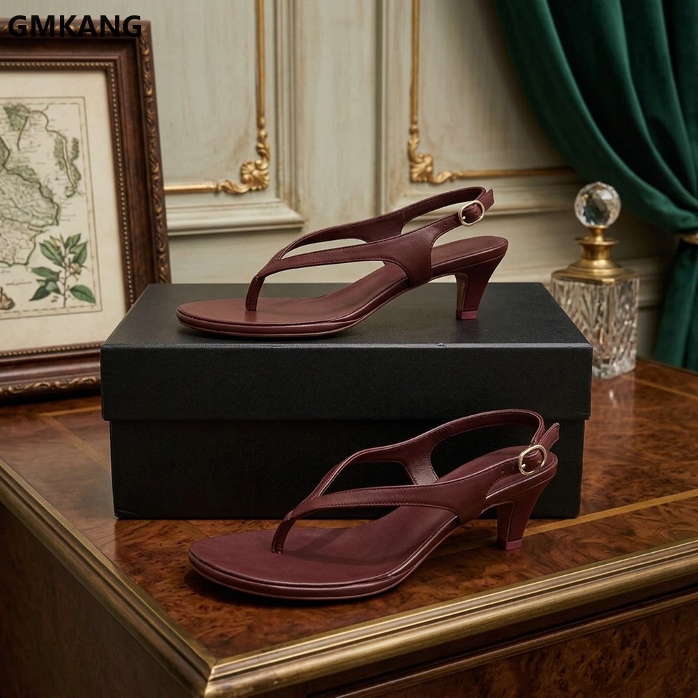 Kitten Heel Women - Sandal Wanita dengan Ujung Berbentuk V