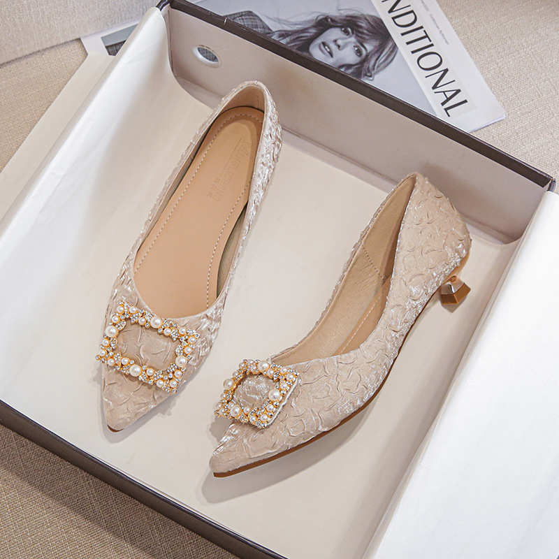 Sepatu hak rendah berujung run - Kitten Heel Women ulasan dan harga